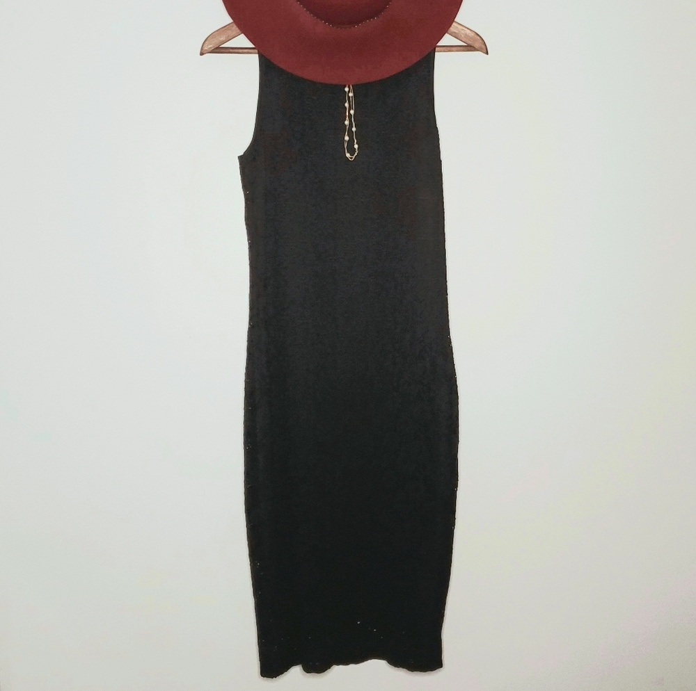 (S) Mid Length Black Lace Sleeveless Dress